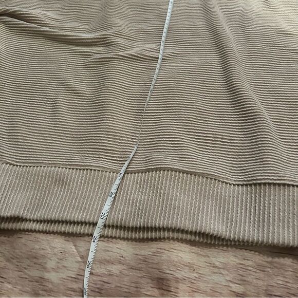 REB in J. 220 Ribbed Turtleneck Top Size Medium - Picture 4 of 6